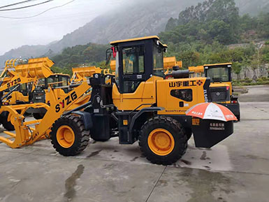 恭喜羅總喜提新車，山宇裝載機(jī)940走起，山宇重工，助您成功！